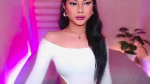 Snapshot of angel_eloaxx chatting on 06/18/26, 02:21 Angel online show from 06/18/26, 02:21