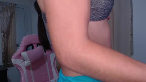 Snapshot of angel_girl10 chatting on 05/17/26, 08:38 Angel Girl online show from 05/17/26, 08:38