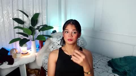 Snapshot of angel_indiguise chatting on 01/30/25, 07:26 angela online show from 01/30/25, 07:26