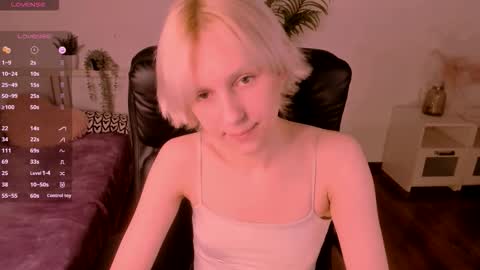 Snapshot of angel_kittie chatting on 11/10/25, 03:22 angel online show from 11/10/25, 03:22