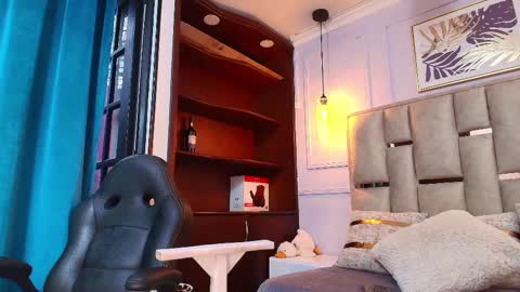 Nicolle  online show from 02/12/25, 11:51