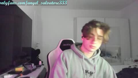 Snapshot of angel_salvatore333 chatting on 11/16/25, 08:03 Angel online show from 11/16/25, 08:03