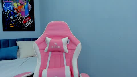 Snapshot of angel_sapphire_ chatting on 12/08/24, 03:02 Angel My schedule GTM2 Mon Tue Wen Thu Fri 0900am-0400pm online show from 12/08/24, 03:02