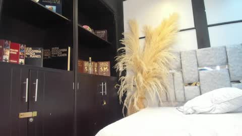 Angel online show from 05/11/26, 04:04