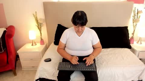 Snapshot of angel_velvet_ chatting on 10/24/25, 11:06 angel_velvet_ online show from 10/24/25, 11:06