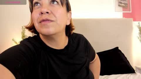 Snapshot of angel_velvet_ chatting on 11/17/25, 11:05 angel_velvet_ online show from 11/17/25, 11:05