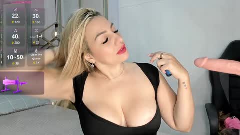 Snapshot of angel_vibes_ chatting on 01/28/25, 05:24 Angel online show from 01/28/25, 05:24