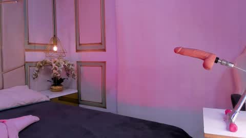 Snapshot of angel_vibes_ chatting on 09/22/25, 06:21 Angel online show from 09/22/25, 06:21