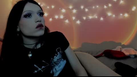 Snapshot of angel_wavee chatting on 12/13/24, 06:05 Angel Love online show from 12/13/24, 06:05