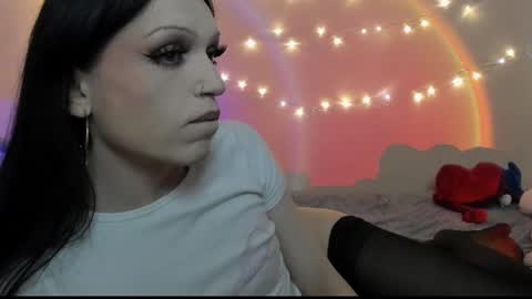 Snapshot of angel_wavee chatting on 12/14/24, 07:25 Angel Love online show from 12/14/24, 07:25