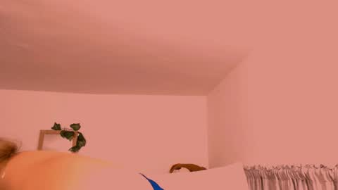 Snapshot of angela_doll01 chatting on 09/16/25, 01:12 angela online show from 09/16/25, 01:12