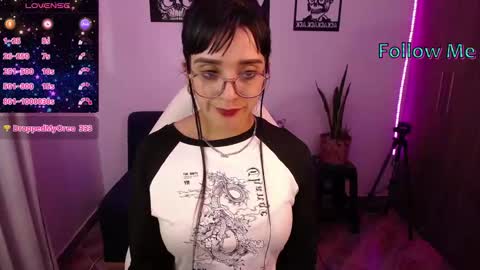 Snapshot of angela_lauren chatting on 11/01/25, 09:17 Angela online show from 11/01/25, 09:17