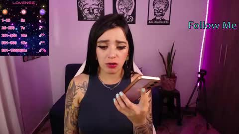 Snapshot of angela_lauren chatting on 11/05/25, 10:21 Angela online show from 11/05/25, 10:21