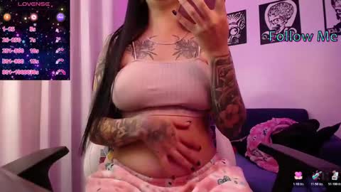 Snapshot of angela_lauren chatting on 12/18/25, 11:11 Angela online show from 12/18/25, 11:11