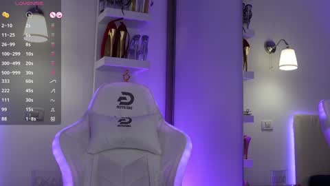 Snapshot of angela_myst chatting on 02/08/25, 12:39 Angela online show from 02/08/25, 12:39