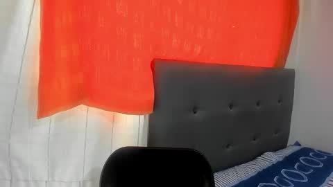 angela_nix online show from 10/23/25, 03:11