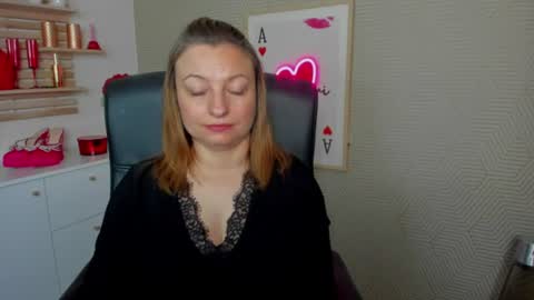 Snapshot of angela_samt chatting on 06/15/26, 05:42 Angela online show from 06/15/26, 05:42