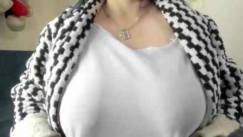 Angela online show from 11/10/25, 02:10