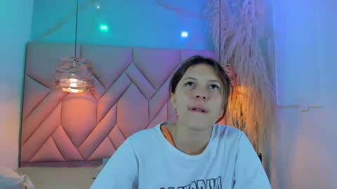 Snapshot of angelaa_cute chatting on 12/23/24, 11:57 ANGELA online show from 12/23/24, 11:57