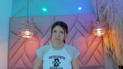 Snapshot of angelaa_cute chatting on 01/08/25, 12:15 ANGELA online show from 01/08/25, 12:15