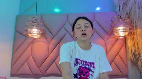 Snapshot of angelaa_cute chatting on 01/10/25, 11:33 ANGELA online show from 01/10/25, 11:33