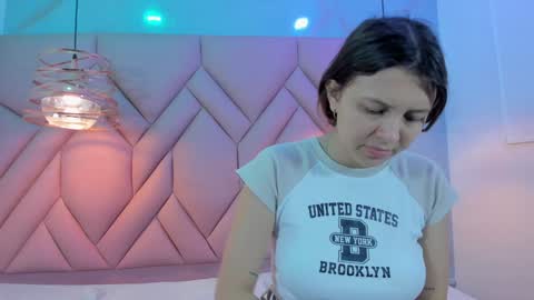 Snapshot of angelaa_cute chatting on 01/21/25, 12:07 ANGELA online show from 01/21/25, 12:07