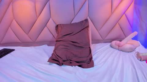 Snapshot of angelaa_cute chatting on 02/21/25, 04:59 ANGELA online show from 02/21/25, 04:59