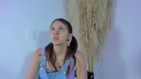 Snapshot of angelaa_cute chatting on 03/05/25, 12:11 ANGELA online show from 03/05/25, 12:11