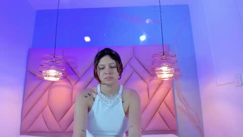 Snapshot of angelaa_cute chatting on 03/11/25, 12:17 ANGELA online show from 03/11/25, 12:17