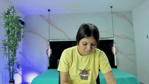 Snapshot of angelaa_cute chatting on 09/10/25, 12:05 ANGELA online show from 09/10/25, 12:05