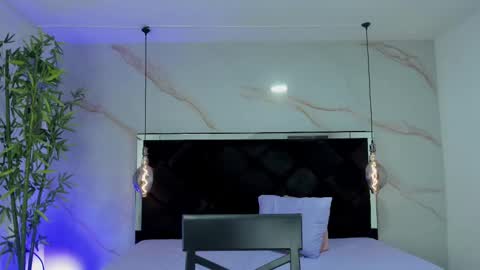 Snapshot of angelaa_cute chatting on 09/18/25, 12:18 ANGELA online show from 09/18/25, 12:18