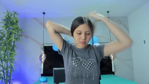 Snapshot of angelaa_cute chatting on 09/29/25, 12:10 ANGELA online show from 09/29/25, 12:10