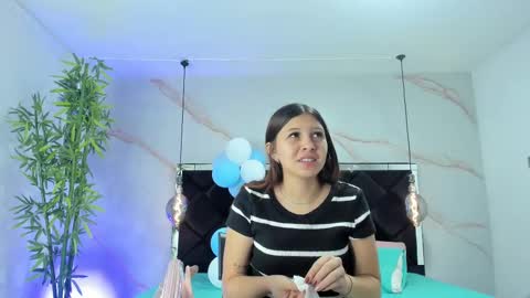 Snapshot of angelaa_cute chatting on 10/01/25, 12:11 ANGELA online show from 10/01/25, 12:11