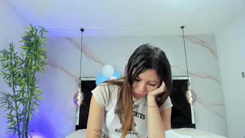 Snapshot of angelaa_cute chatting on 10/03/25, 12:13 ANGELA online show from 10/03/25, 12:13