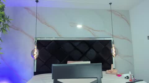 Snapshot of angelaa_cute chatting on 10/08/25, 12:14 ANGELA online show from 10/08/25, 12:14