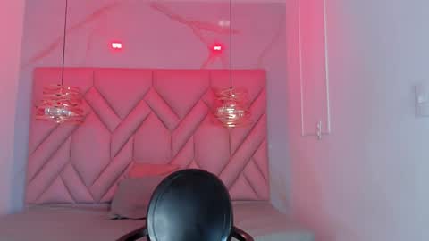 Snapshot of angelaa_cute chatting on 05/20/26, 12:00 ANGELA online show from 05/20/26, 12:00