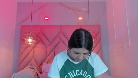 Snapshot of angelaa_cute chatting on 06/06/26, 12:10 ANGELA online show from 06/06/26, 12:10