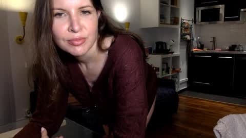 Angela online show from 11/07/25, 05:24