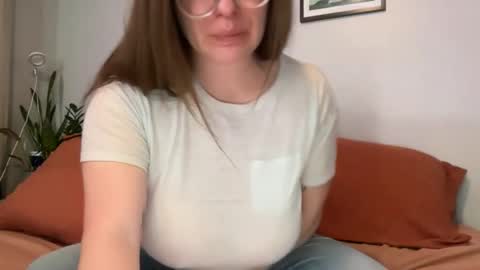 Snapshot of angelaray13654 chatting on 12/20/25, 05:25 angelaray13654 online show from 12/20/25, 05:25