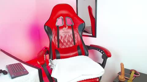 Snapshot of angelbacker chatting on 11/24/25, 02:28 Angel online show from 11/24/25, 02:28