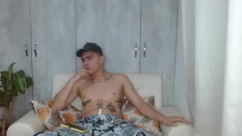 Snapshot of angelbacker22 chatting on 01/27/25, 04:41 angelbacker22 online show from 01/27/25, 04:41