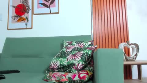 Snapshot of angelbennet_ chatting on 12/27/24, 06:46 Angel Bennet online show from 12/27/24, 06:46