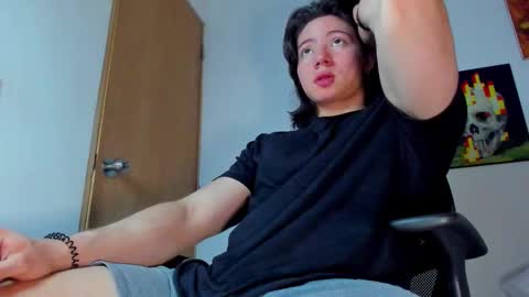 Snapshot of angelbennet_ chatting on 10/29/25, 12:46 Angel Bennet online show from 10/29/25, 12:46