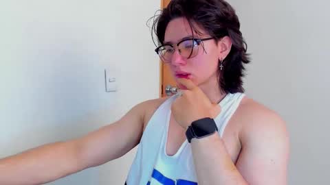 Snapshot of angelbennet_ chatting on 11/16/25, 06:13 Angel Bennet online show from 11/16/25, 06:13