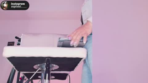 angel online show from 11/17/25, 06:52