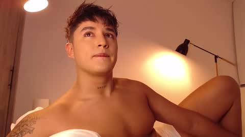 Snapshot of angelcossio chatting on 10/13/25, 01:27 Angel online show from 10/13/25, 01:27