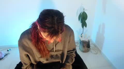 angele online show from 11/21/25, 07:23