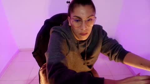 angele online show from 03/01/26, 08:22