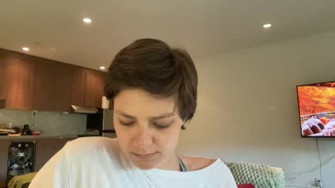 Snapshot of angeleleven11 chatting on 09/19/25, 05:57 angeleleven11 online show from 09/19/25, 05:57