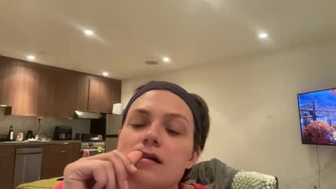 Snapshot of angeleleven11 chatting on 09/21/25, 03:08 angeleleven11 online show from 09/21/25, 03:08